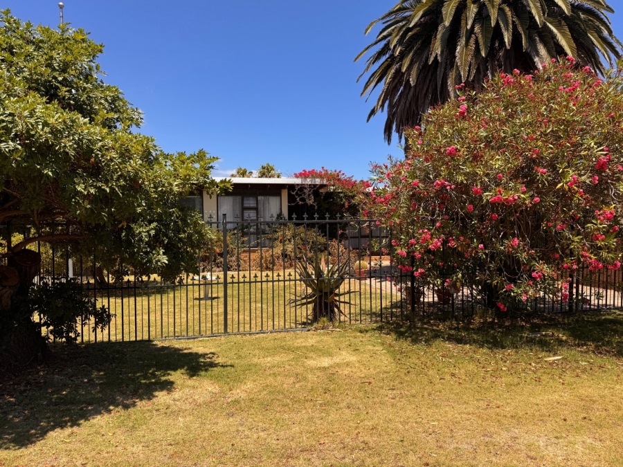 7 Bedroom Property for Sale in Table View Western Cape